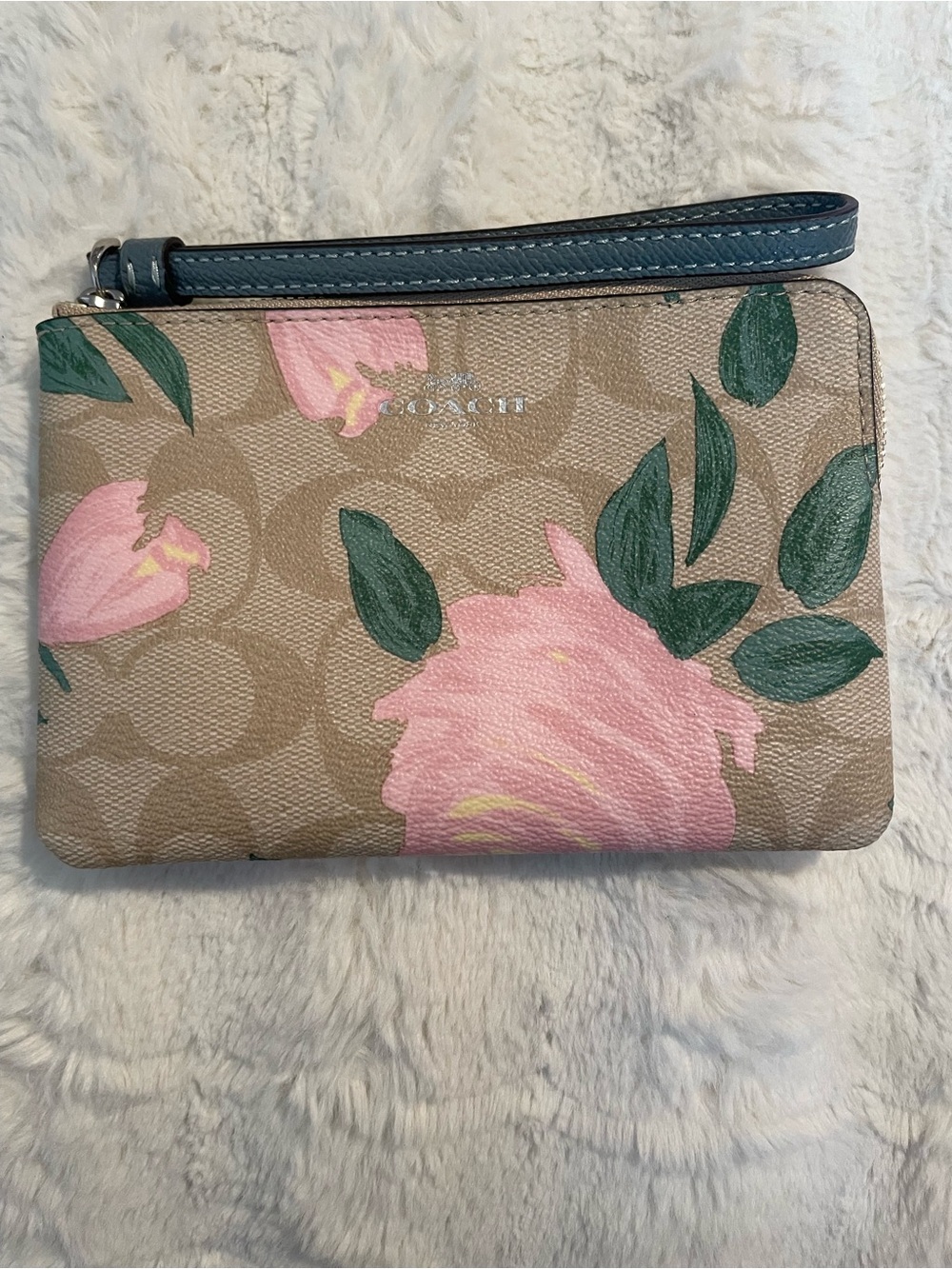 Coach Corner Zip Tan Signature Floral Wristlet